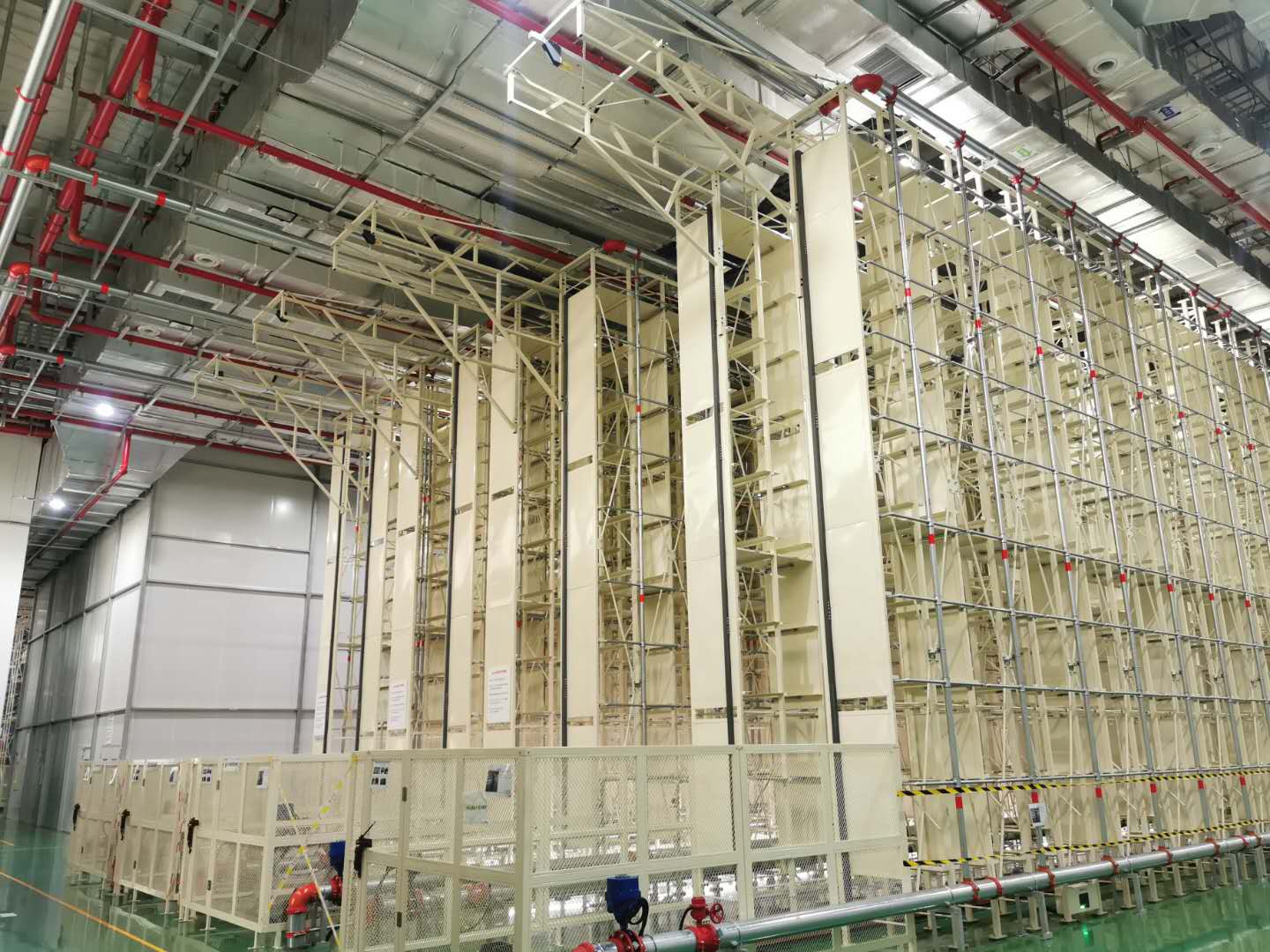 新能源行業常用貨架類型：適配特殊物料的定制化選擇